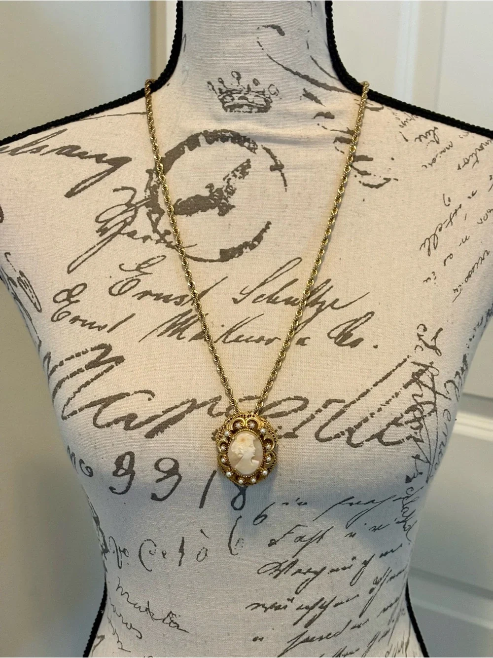 Vintage Florenza Cameo Pendant Brooch Necklace Gold Tone Faux Pearl 30”